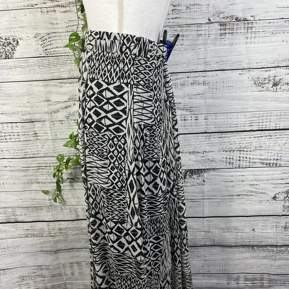 Covington Skirt size Small Black White Sheer Long Maxi Aztec Modest Boho Beach - Picture 10 of 14